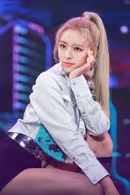 Pin Oleh We Are One Idols Di Itzy Yuna Gadis Korea Selebritas Pakaian Bandara