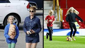 To mark the occasion, roberts, 53, shared a rare selfie of herself and moder, 52. Hazel Moder Biography Parents Siblings Quick Facts Networth Height Salary