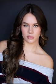 Leila Collins's Instagram, Twitter & Facebook