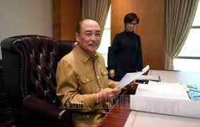 Sistem yang unik di sabah ini, membolehkan adun yang dilantik mempunyai hak yang sama dengan wakil. Hajiji Mula Tugas Sebagai Ketua Menteri Sabah Air Times News Network