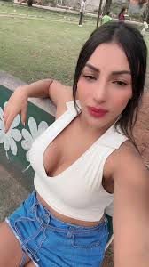 Coroa Bonita: Sorriso Hipnotizante e Charmoso