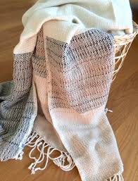 Find this pin and more on mimundo24.de by mifp222. T Ru Baby Alpaka Wolldecke Tierra Weiss Grau Live Green