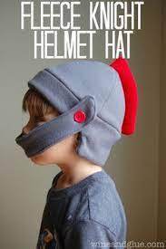 Fleece Knight Helmet Hat Free Pattern Wine Glue Deguisement Chevalier Enfant Chapeaux En Laine Polaire Deguisement Enfant