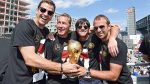 Since hansi flick took over from niko kovac, bayern's results have improved drastically. Flick Ich Sehe Die Dinge Jetzt Gelassener Dfb Deutscher Fussball Bund E V
