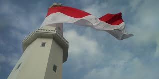 Kumpulan gambar tentang background bendera merah putih berkibar, klik untuk melihat koleksi gambar lain di kibrispdr.org Bendera Merah Putih Raksasa Berkibar Di Atas Menara Suar Kupang Merdeka Com
