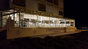 Tres Beau Restaurant Buffet De Fruits De Mer Genereux Belles Assiettes Avec Une Vue Imprenable Picture Of L Assiette Du Port Marseillan Plage Tripadvisor