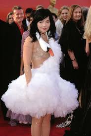Bjork Swan Dress Costume The 29 Most Iconic Dresses Of All Time Swan Dress Iconic Dresses Bjork Swan Dress