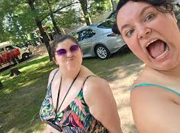 We had an great day out and about today. First we went tubing, then stopped  at Wildcat bar and grill for some grub and to cool down a bit, and finally  twin