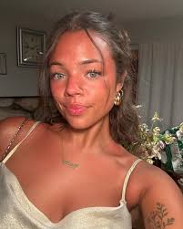 what's with your mothers hair?