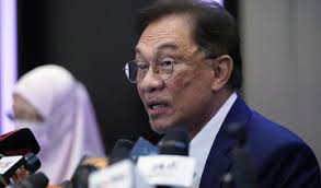 Malaysia's Anwar Ibrahim says he has support to form new government