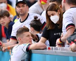 Paris sg at a glance: Fussball Trifft Mode Die Schonsten Looks Der Spielerfrauen Gala De
