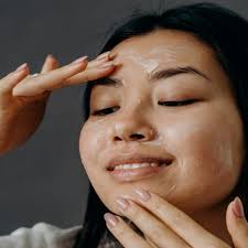 Kulit muka adalah satu bahagian yang penting untuk dijaga kerana ia menjadikan kita lebih berkeyakinan apabila. Jangan Skip Pelembap Muka Pun Penting Dalam Langkah Penjagaan Muka Anda