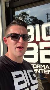 BIG Bob showing how to correctly execute the lat pull down exercise. A lot  of people perform this exercise wrong, so here is this video to tweak  your...