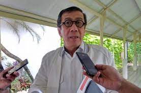 Dia aktif dalam organisasi gerakan mahasiswa kristen indonesia. Potret Muda Yasonna Laoly Terungkap Netizen Udah Ganteng Dari Dulu Pak Hitekno Com