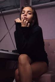 La silhouette fait partie des premières choses qu'un homme regarde chez une femme. Tension Sexuelle 12 Facons De Sexualiser Une Relation Avec Une Femme