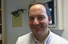 Erlinger finden sie mehr zu dr. Hausarztmangel In Stuttgart Zwei Mediziner Schwimmen Gegen Den Strom Vaihingen Stuttgarter Zeitung