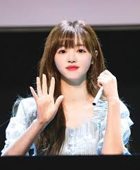 너무 떨려서 무대 뒤에서 어쩔 줄 모르겠더라던 유아는 잠을 못 잘 만큼 긴장을 많이 했지만 무대에선 차분하고 에너지 있는 모습을 보여줬다. ì˜¤ë§ˆì´ê±¸ ìœ ì•„ ë‚˜ì´ í‚¤ ì„±í˜• ëª¸ë§¤