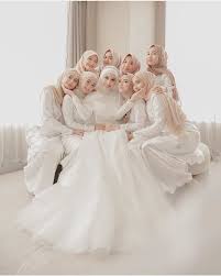 Modern western wedding dresses have remained popular, however, since before the fall of the shah. Maroon Hijab Modern Wedding Dress Addicfashion