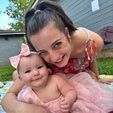 Nicole Deering's Instagram, Twitter & Facebook