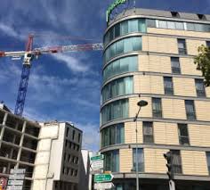 Otobüs durağı çok yakında bulunmaktadır. Hotelbilder Hotel Holiday Inn Paris Porte De Clichy Clichy Holidaycheck