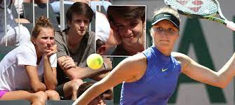 Po středečním dešti, který zrušil další čtvrtfinálový program, museli pořadatelé odložit semifinále na pátek. Ceska Sedmnactka Ukazala Na Roland Garros Kluka Laska Z Parize Blesk Sport