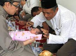 Doa aqiqah lengkap dengan arab dan artinya. Bacaan Doa Mencukur Rambut Bayi Yang Baru Lahir Doa Meniup Ubun Ubun Bayi