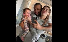 José tiago sabino pereira (são paulo, 11 de abril de 1986), mais conhecido pelo nome artístico projota, é um rapper, compositor e ator brasileiro. Filha De Projota E Mulher Sao Ameacadas De Morte Por Causa De Participacao Do Cantor No Bbb21 Diario Do Sertao