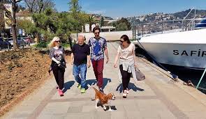 Findik In En Sevdigi Sey Sahilde Dolasmak Artik Babamla Findik Siki Dost Oldular Cavalierkingcharlesspaniel Instadog Bebek Family Spring Seasi Instagram