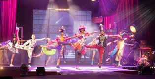 Las pistas de los circos suelen ser áreas circulares donde se presentan las funciones; Circo Price At Christmas Official Tourism Website