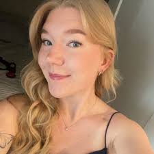 What gel food coloring is recommended for Canadian bakers?