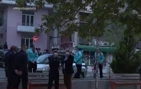 Στην εσωτερική αυλή του σχολείου. Plateia Barnaba Mega Tv