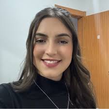 Se trabalhar duro fosse suficiente, quem mais rala no chão de fábrica seria  CEO. Promoção não é prêmio por esforço. É resultado de estratégia. E é aí  que muitos profissionais se perdem: