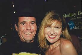 Está guapísima dama es mi querida y admirada Silvia Gambino , se nos fue  para el cielo hace unos años, y comparto foto porque para mí ella siempre  tendrá un recuerdo muy