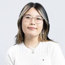 Danielle Leroux's Instagram, Twitter & Facebook