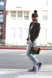 Black And Blue Converse High Tops Jinna Yang Grease And Glamour Black Casual Outfits Blue Converse Outfit Boyfriend Jeans