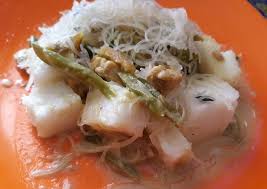 Jika mempunnyai waktu dan kesempatan, ketupat atau lontong dapat disiapkan sendiri. Resep Lontong Mie Tauco Istimewa