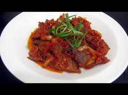 Hallo sista, pada kesempatan kali ini kami hadirkan cara membuat dan bumbu resep daging sapi lada hitam enak. Pin Von Zakia Auf Zakia Chili Rezepte Spaghetti Bolognese Bolognese