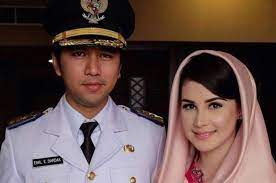 Personal emil elestianto dardak lahir di jakarta, 20 mei 1984. 5 Fakta Emil Dardak Lulus Dengan Gelar Doktor Termuda Hingga Lepas Jabatan Tinggi Untuk Jadi Bupati Semua Halaman Nova