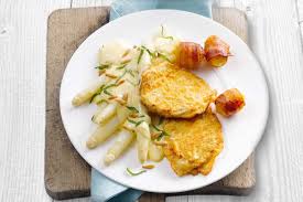 Schweine Schnitzel In Parmesanhulle Mit Spargel Rezept Schnitzel Parmesan Fleisch Gerichte