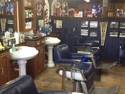 Tom S Barber Shop 338 Market Plaza Greenwood Indiana Opened By Tom Davis In 1956 And Now Run By His Son Jeff Davis Barber Shop Barber Classic Barber Shop