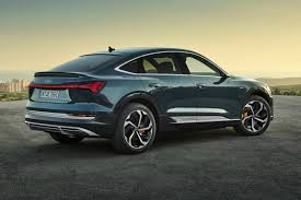 Mažos vaizdo kameros projektuoja galinį vaizdą viduje į septynių colių oled ekranus. Audi Just Removed The Wraps From The New E Tron Sportback Industry Global News24