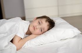 Die kinder und die mutter sitzen in (die küche). Jedem Kind Sein Eigenes Bett Kinderlachen