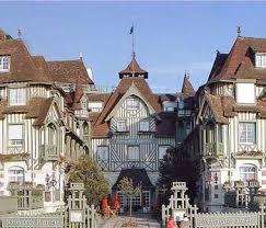 Deauville can be reached by trains from paris, lisieux and evreux. France Basse Normandie Le Casino De Deauville Gite De Groupe Le Maridor La Station Balneaire Des Parisiens Deauville Est Deauville Trouville Tourgeville
