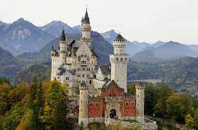 Please note that the group sizes had to be significantly reduced due to hygiene regulations. Schloss Neuschwanstein Schwangau Im Allgau