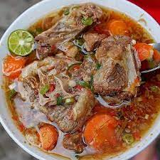 Bakso umumnya dibuat dari campuran daging sapi giling dan tepung tapioka, tetapi ada juga bakso yang terbuat dari daging ayam, ikan, atau udang bahkan daging kerbau. Resep Sop Iga Sapi Kuah Bening Dan Tips Memasaknya Agar Enak Empuk Resep Masakan Resep Makan Siang Sehat Resep