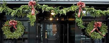 Use the colors of the mexican flag. Wonder If The Bonny Faire Pub Might Look Something Like This At Christmas Christmas Decorations Pub Decor Christmas In Ireland