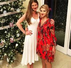 On 8th july 2020, phoebe uploaded photos of them in a swimming. Phoebe Adele Gates Bio Age Net Worth Height Single Nationality Body Measurement Career