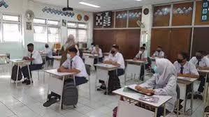 Saya tulis kekonyolannya di kelas ketika ngerjain siswa. Ruang Kelas Wikiwand