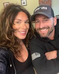 🌷💕M o m & D a d 🧢⚽️ “patiently” waiting 🥰 #vancewatch2022