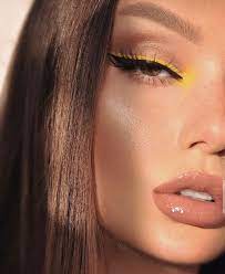Pops Of Color In 2020 Summer Makeup Trends Prom Makeup Looks No Eyeliner Makeup